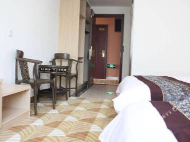 Shang Hai Fu Rao Shang Wu Jiu Dian Wai Tan Cheng Huang Miao Dian