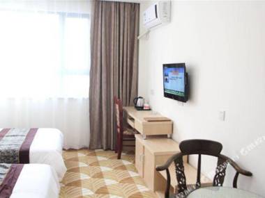 Shang Hai Fu Rao Shang Wu Jiu Dian Wai Tan Cheng Huang Miao Dian