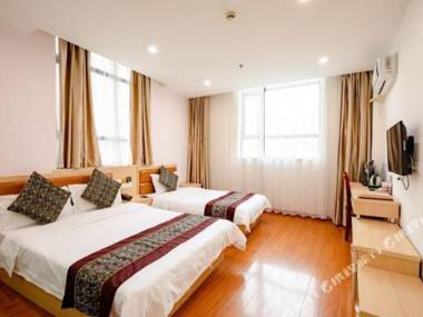 Shang Hai Fu Rao Shang Wu Jiu Dian Wai Tan Cheng Huang Miao Dian