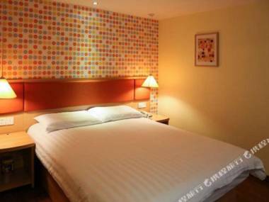 Home Inn (Shanghai Railway Station North Square Pushan Road)