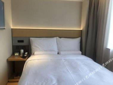 Ji Hotel Shanghai Lujiabang Road Metro Station