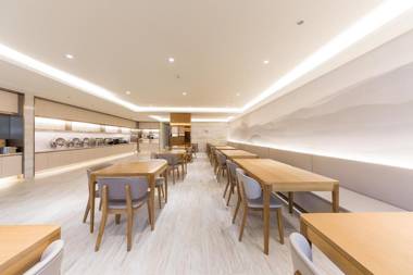 Ji Hotel Shanghai Hongmei Nan Road Metro Station