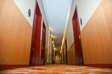 Hi Inn Shanghai Dongan Road Metro Station