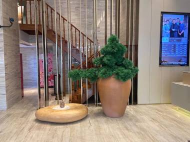 Ji Hotel Shanghai Jiangwan Town Metro Station