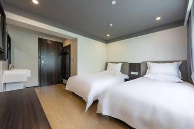 Hi Inn Shanghai Xinzha Road Metro Station