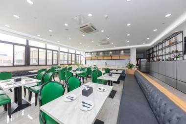 Starway Hotel Shanghai Necc Beiqing Highway