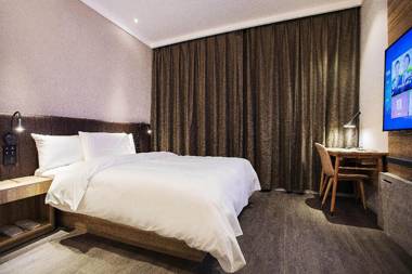 Hanting Premium Hotel Shanghai Loushanguan Road Metro Station