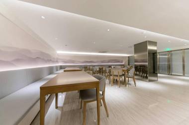 Ji Hotel Shanghai Beixinjing Metro Station