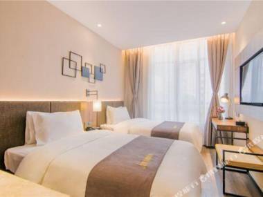 Home Inn Plus (Shanghai Jiangsu Road Metro Station)