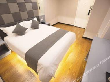 Z Smart Hotel (Shanghai Everbright Convention & Exhibition Center)