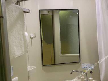 100 Inn (Shanghai Changhai Hospital & Xiangyin Road Metro Station)