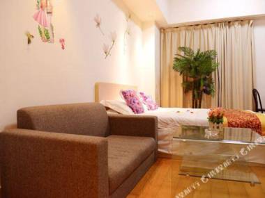 Zhanhong Apartment Hotel (Shanghai Disneyland Wanda Plaza)