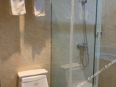 Half Past Eight Hotel