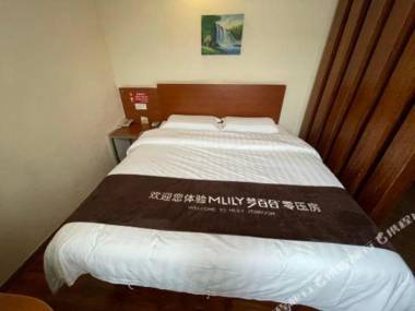 Super8 Hotel (Jingshan City Beach)