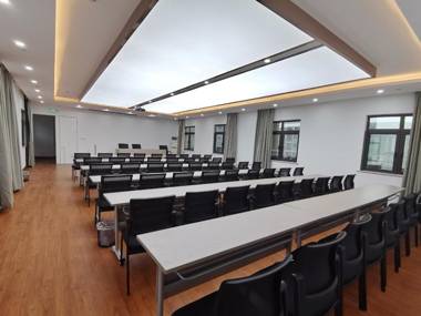 Ji Hotel Shanghai Jinjiang Action Park Metro Station