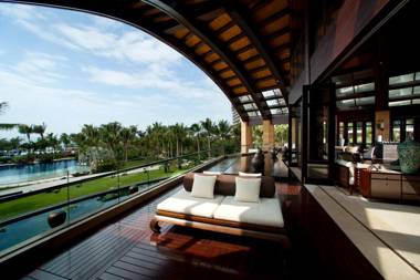 Pullman Oceanview Sanya Bay Resort & Spa