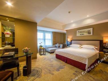 Aile Crown Holiday Hotel