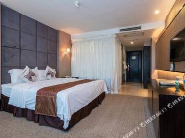 Sunny Holiday Hotel