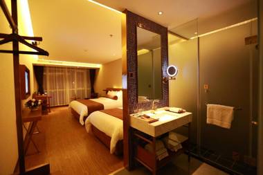 James Joyce Coffetel Qinhuangdao Railway Station