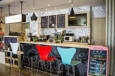 ibis Qingdao Ningxia Road