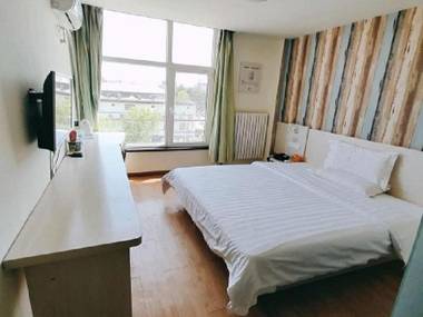 7Days Inn Qingdao Hai'er Industrial Park Baolong Square