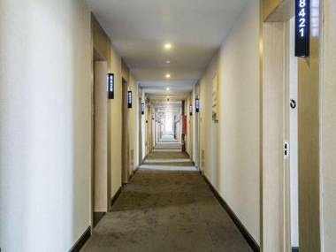 Up And In Shandong Qingdao Jiaozhou Lanzhou East Road New Bus Station