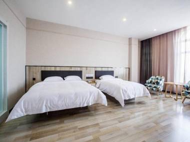 Up And In Shandong Qingdao Jiaozhou Lanzhou East Road New Bus Station