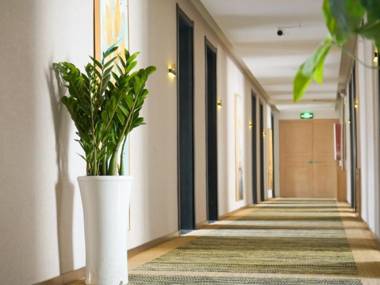 Green Tree Inn Express Qingdao Railway Station Zhanqiao Yacht Wharf