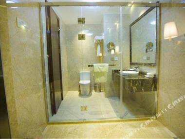 Qingdao Airport Fuhua Hotel (Hong Kong Middle Road)