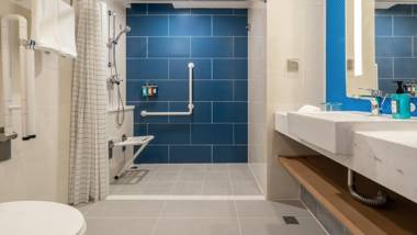 Holiday Inn Express Qingdao City Center an IHG Hotel