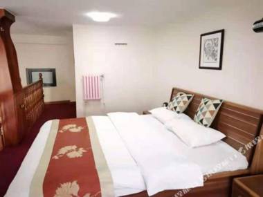 Stay at Yuexiang Hotel (Evergrande YuLan International Store at Qingdao Liuting Airport)