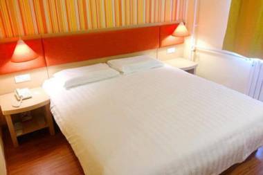 Home Inn-Qingdao Chongqing Zhong Road Licang Walking Street