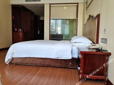 Hoting Holiday Hotel