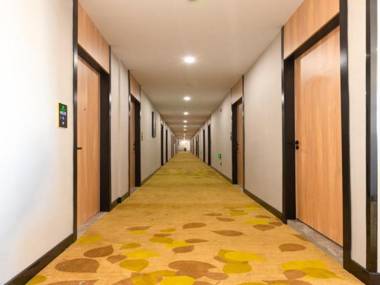 Shell Hotel Ningbo Gaoqiao Metro Station