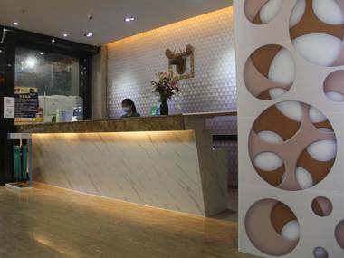 Pai Hotel Nanning Jiangnan Wanda Plaza Shizhulin Metro Station