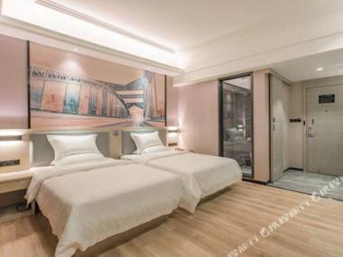 the Plaza Hotel (White Sands Avenue Nanning)