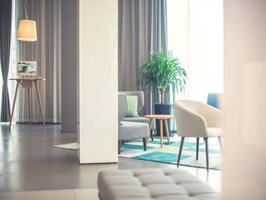 Home Inn Selected Nanjing Xuanwu Lake New Model Road Subway Station