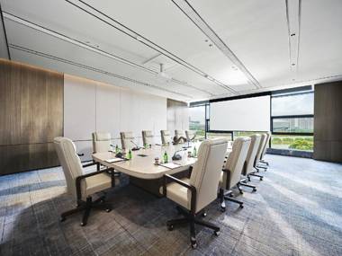 HUALUXE Nanjing Yangtze River an IHG Hotel