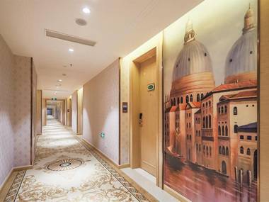 Vienna Hotel(Nanjin Fuzimiao Muxuyuan Subway Station)