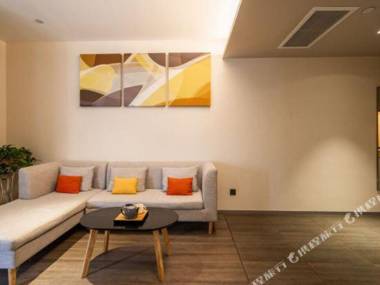 Home Inn Selected (Nanjing Railway Station North Square Xuanwu Lake)