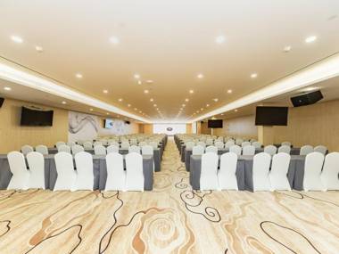 Ji Hotel Nanjing Pukou Hongyang Plaza