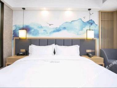 Qingmu Bojin Hotel (Nanjing Yangtze River Bridge)