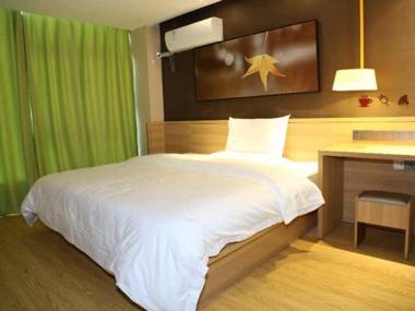 IU Hotel·Nanchang West Railway Station Square