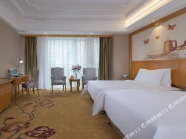 Vienna International Hotel (Nanchang Honggutan Xuefu Avenue)