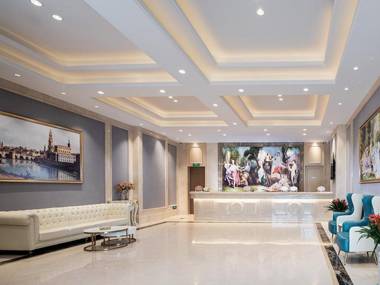 Vienna Hotel Nanchang Shuanggang Metro Station University Town