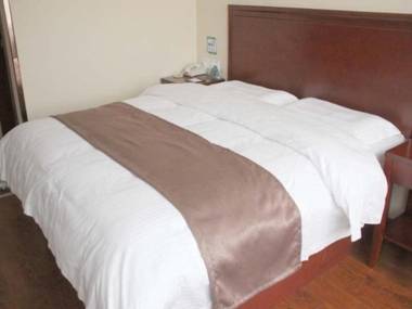 GreenTree Inn ShanDong LiaoCheng LinQing HaiShan Building Express Hotel