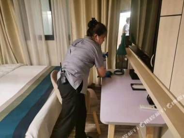 Ease Hotel (Lhasa Railway Station Hailiang Century New City)