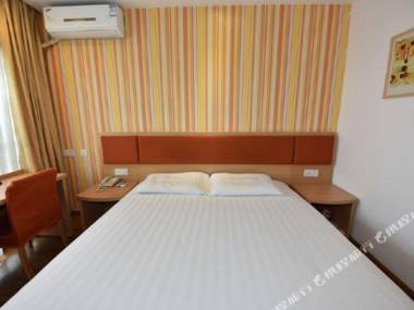 Ru Jia Jiu Dian (Kun Ming Guo Ji Hui Zhan Zhong Xin Guan Ling Lu Dian )