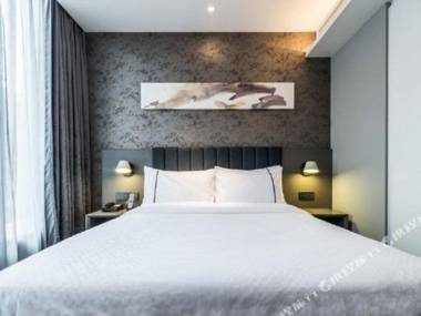 Ease Hotel (Kunming Jinma Bijifang Shulin Street Caiyunli)