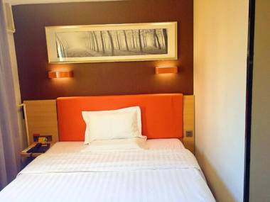 7 Days Premium·JiNan Jingshi Road Qilu Children's Hospital